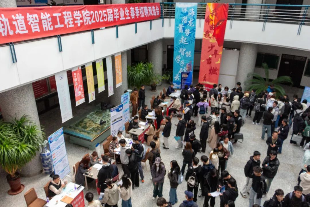 韩国色情
举办2025届毕业生春季招聘双选会